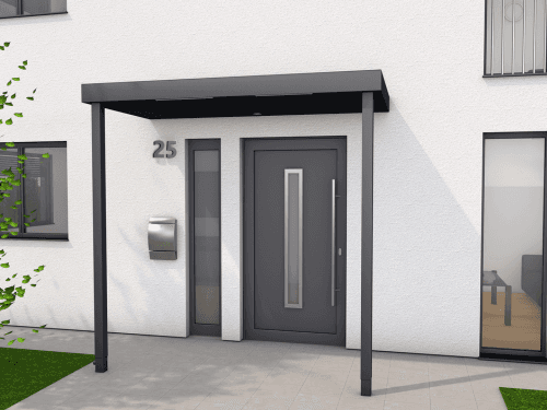 Vordach aus Aluminium und Glas über einer Haustür, seitlich mit Glaselement